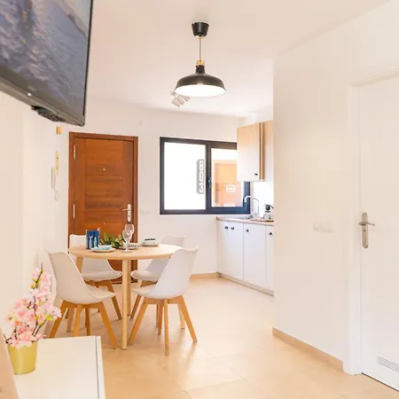 Spacious Apartment With Private Terrace Cotillo *