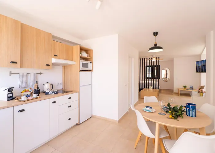 Spacious Apartment With Private Terrace Cotillo