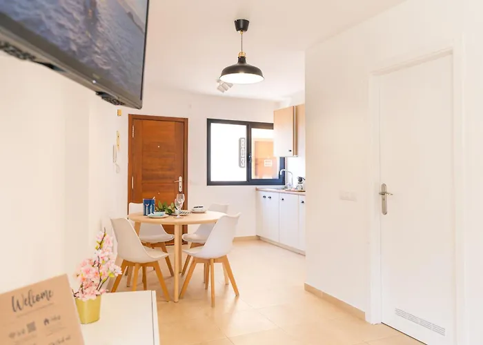 Spacious Apartment With Private Terrace Cotillo *